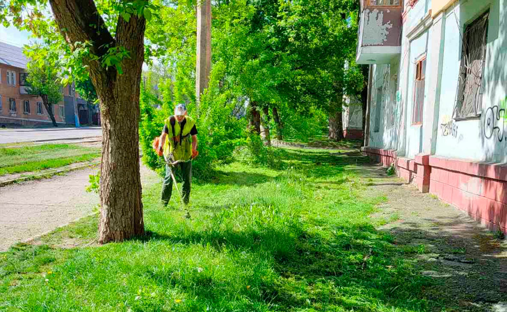 як робітники «Екології-Д» дбають про чистоту вулиць