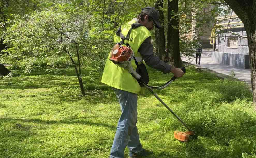 «Екологія Д» розпочала сезон покосу трави