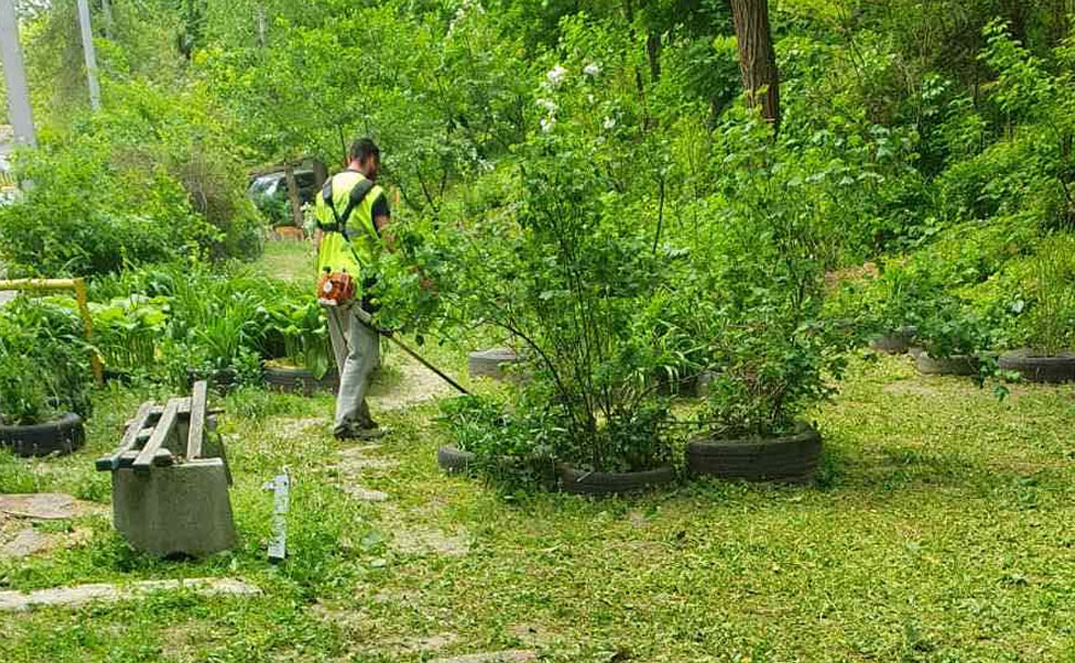 «Екологія Д» розпочала сезон покосу трави