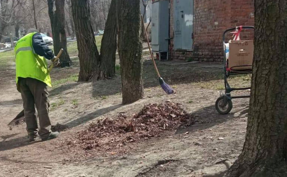 Місто оживає: як «Екологія-Д» прибирає вулиці після зими