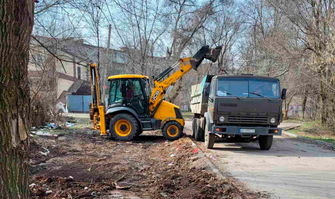Протягом березня працівники «Екології-Д» активно прибирають місто